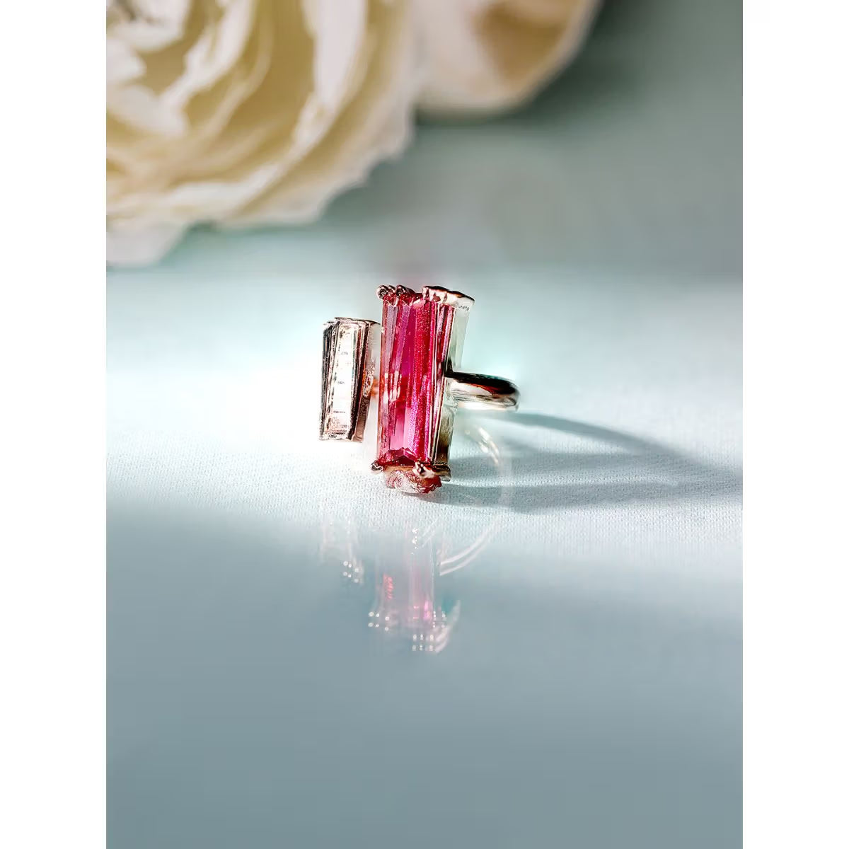 Aurora Ruby Bar Ring – Rose Gold with Baguette Diamonds - Venoria