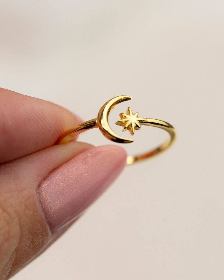 Celestial "Moon & Star Embrace" Gold Ring - Venoria