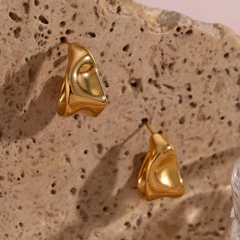 Gold Hoop Earrings – Modern Elegance with Timeless Shine - Venoria