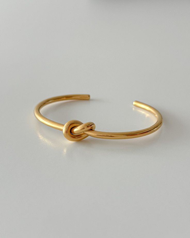 Gold Knot Bangle & Heart Bow Earrings Set - Venoria