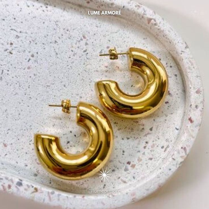 Bold Gold Chunky Hoop Earrings - Venoria
