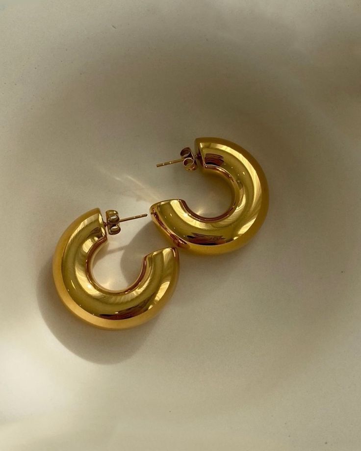 Bold Gold Chunky Hoop Earrings - Venoria