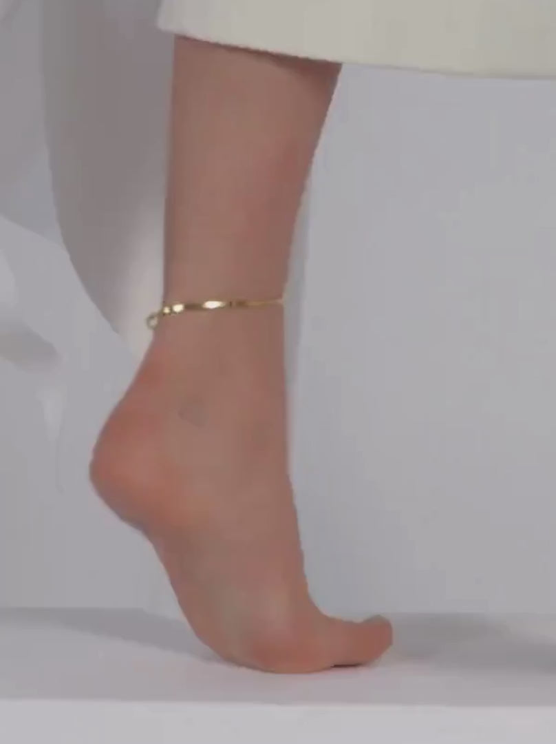 Venoria Dainty Gold Heart Anklet