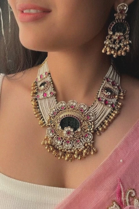 Venoria Timeless Heritage Grandeur Necklace & Earring Set